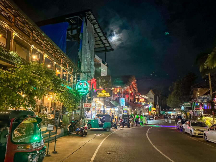 Walk through the streets of Ella